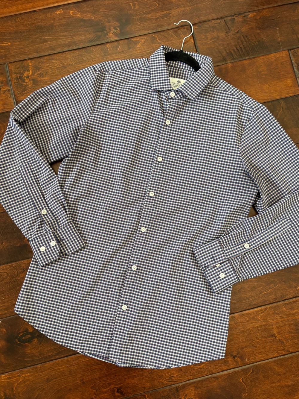 Mizzen+Main Navy/White/Red button down shirt